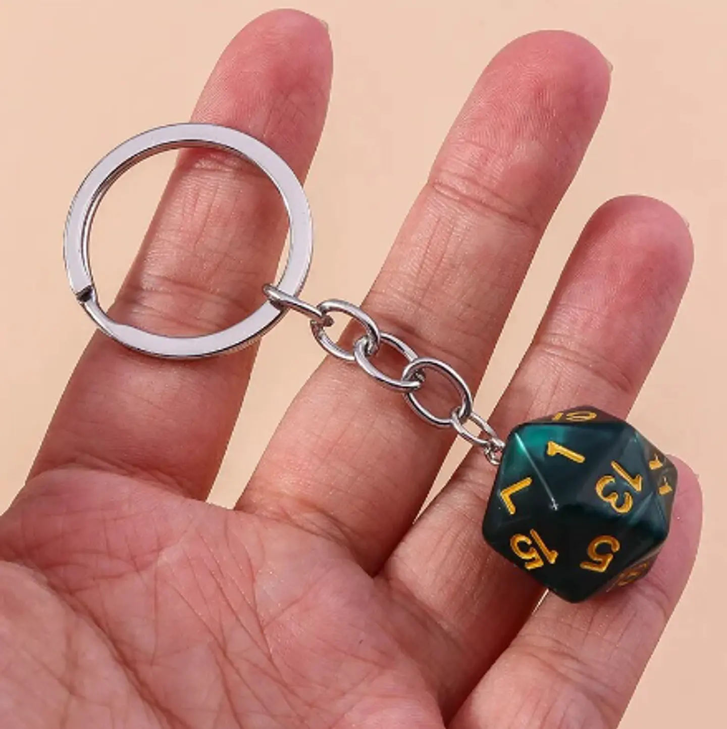 Llavero d20 2