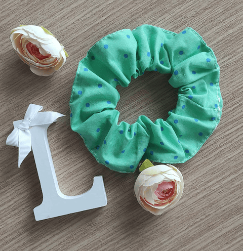 Scrunchie Polka Dot Alface com Pinta Azul