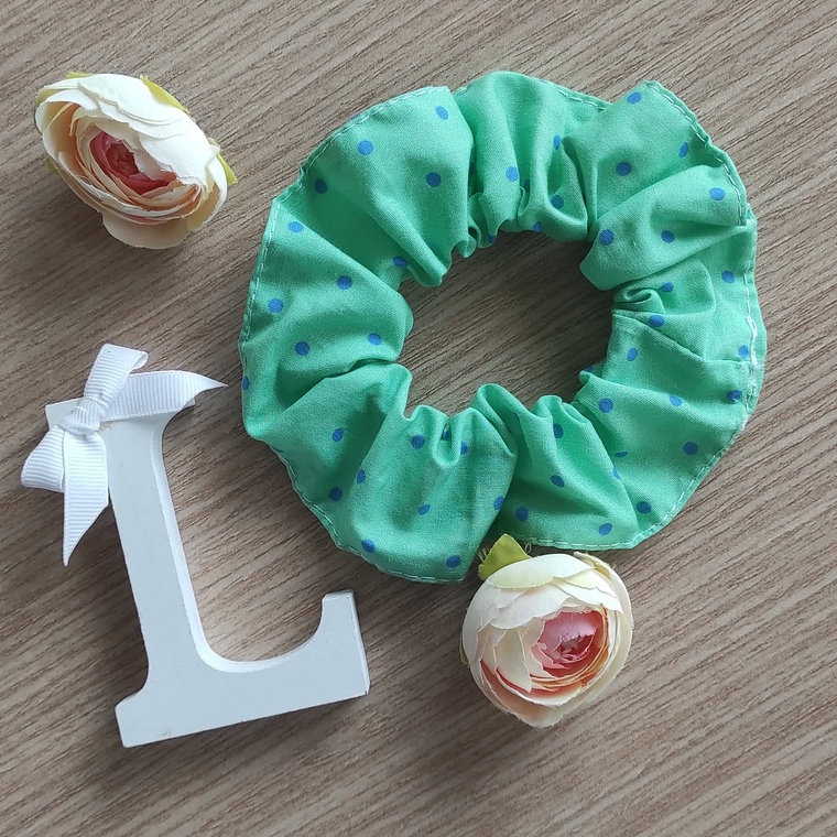 Scrunchie Polka Dot Alface com Pinta Azul 1