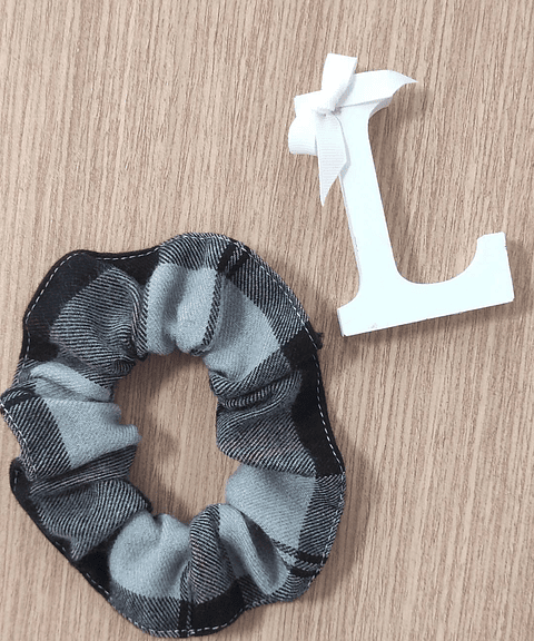 Scrunchie Xadrez Cinza & Preto
