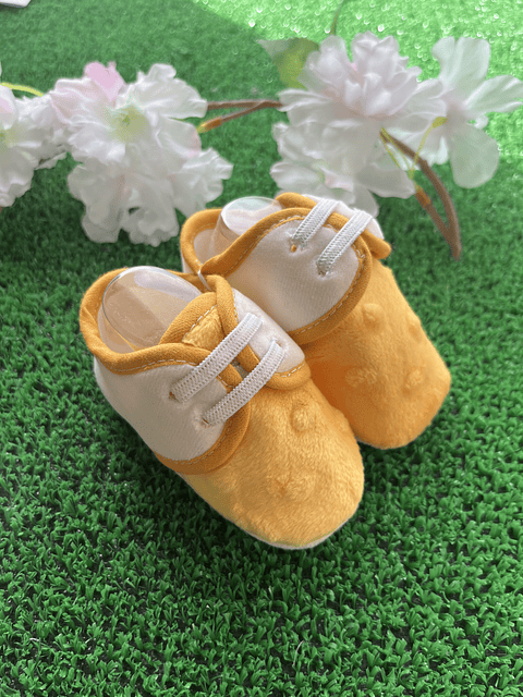 Sapato recém nascido Mostarda