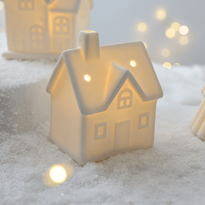 Casa Iluminada em Cerâmica – Peça Decorativa com Boneco de Neve e Árvore 6