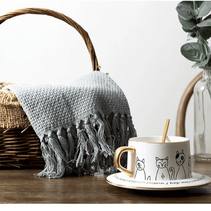 Conjunto de Chávena de Café em Cerâmica Bone*, com Pires e Colher.  6