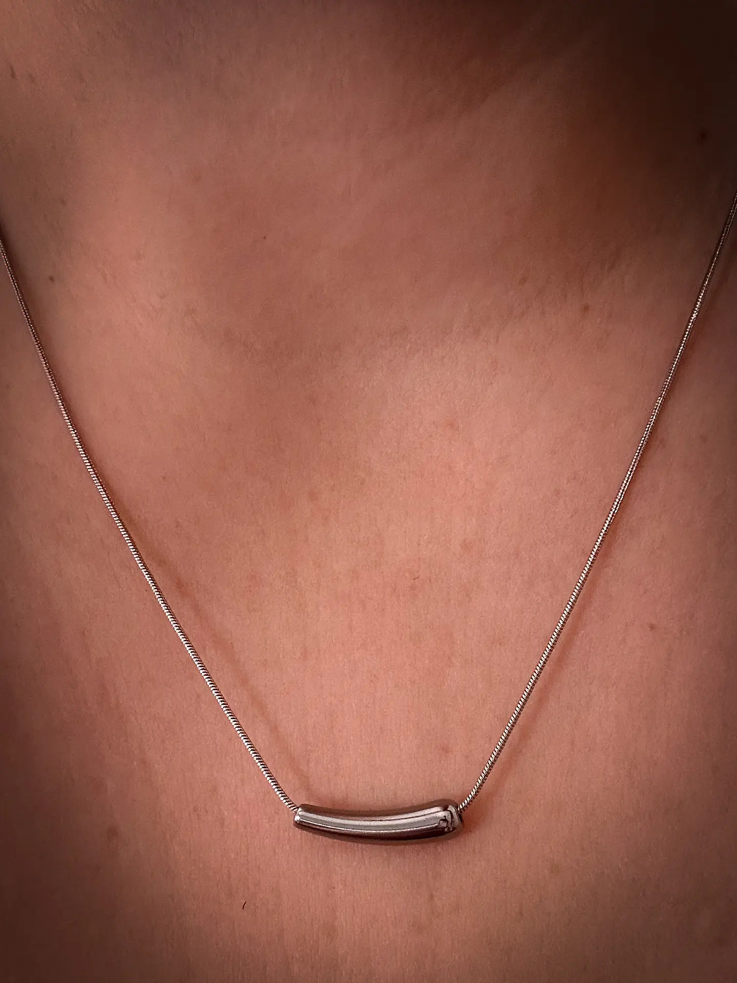  Noma – Colar Prateado Minimalista 4