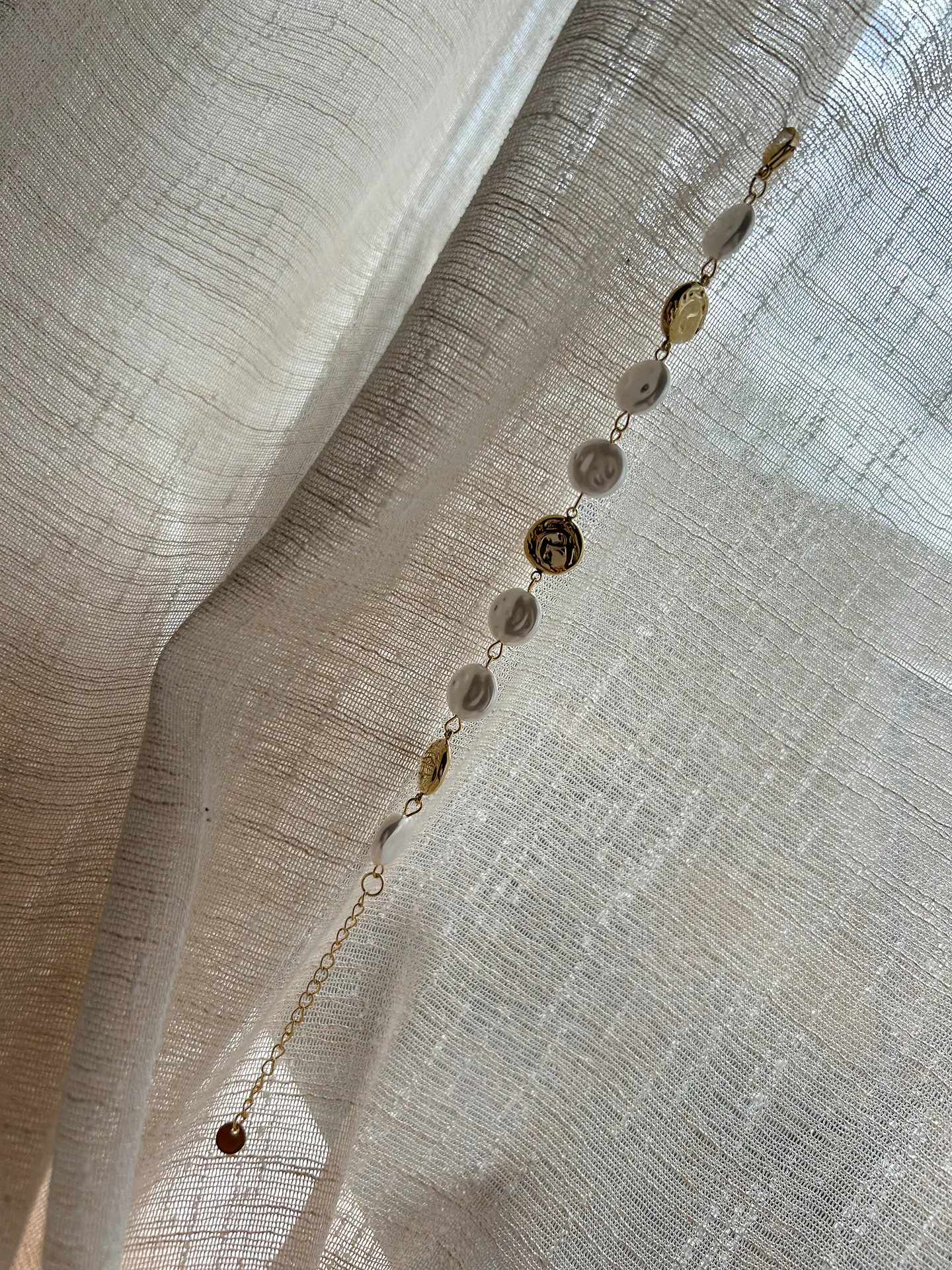 Maré – pulseira dourada com pérolas 4