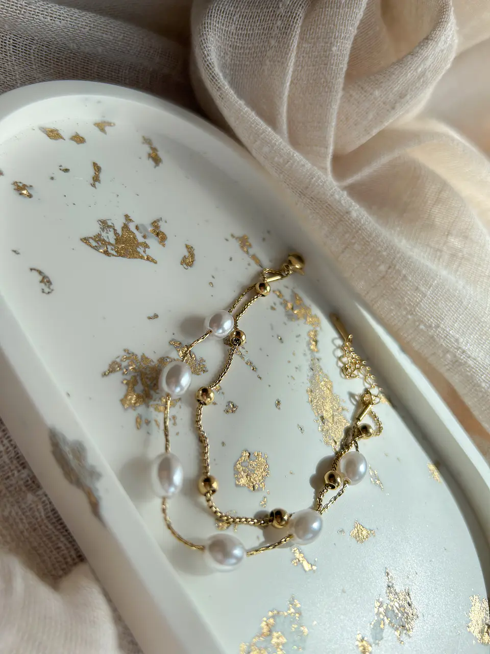 Bruma - pulseira dourada com pérolas 1