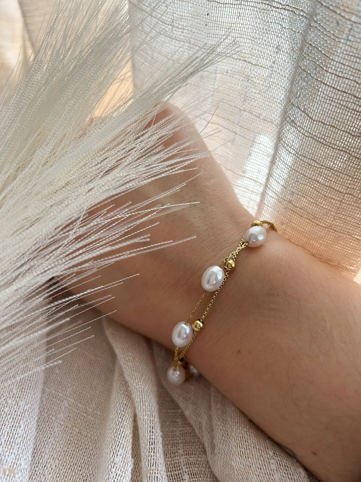 Bruma - pulseira dourada com pérolas 3