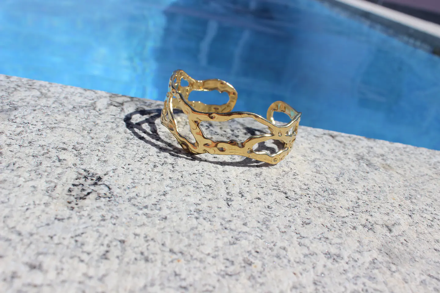 Coral - Pulseira Dourada 3