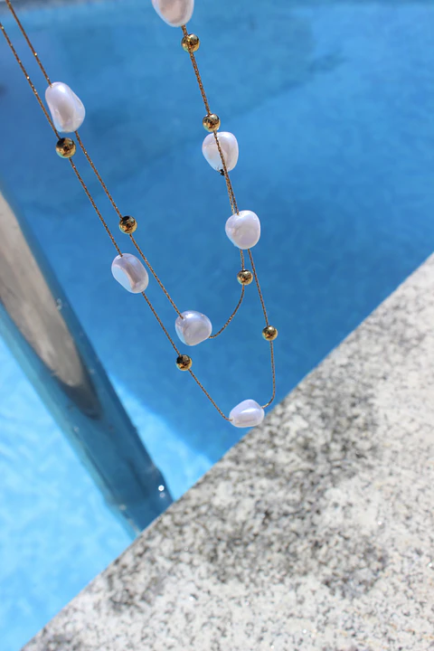 Naia - Colar Dourado e Branco