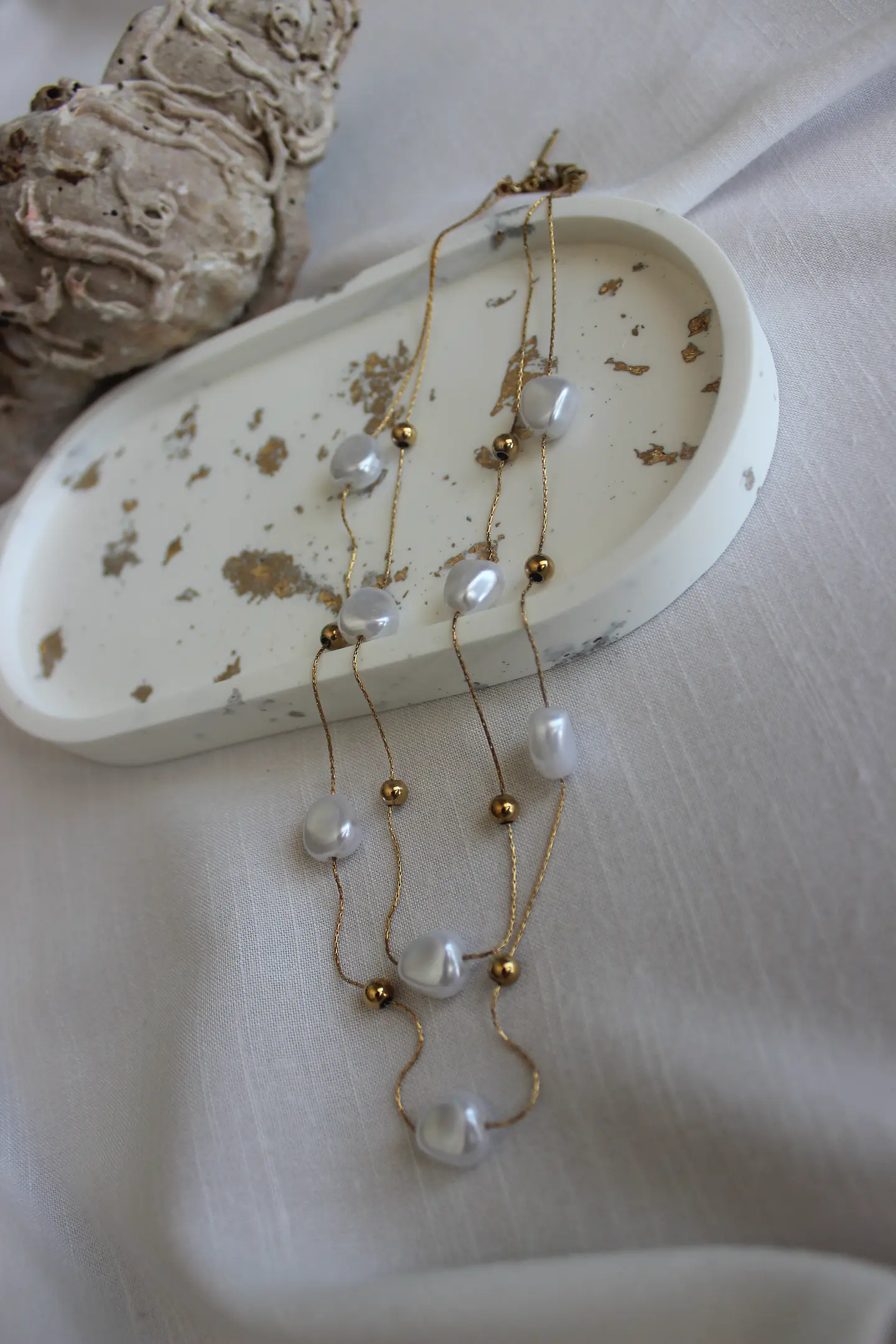 Naia - Colar Dourado e Branco 4