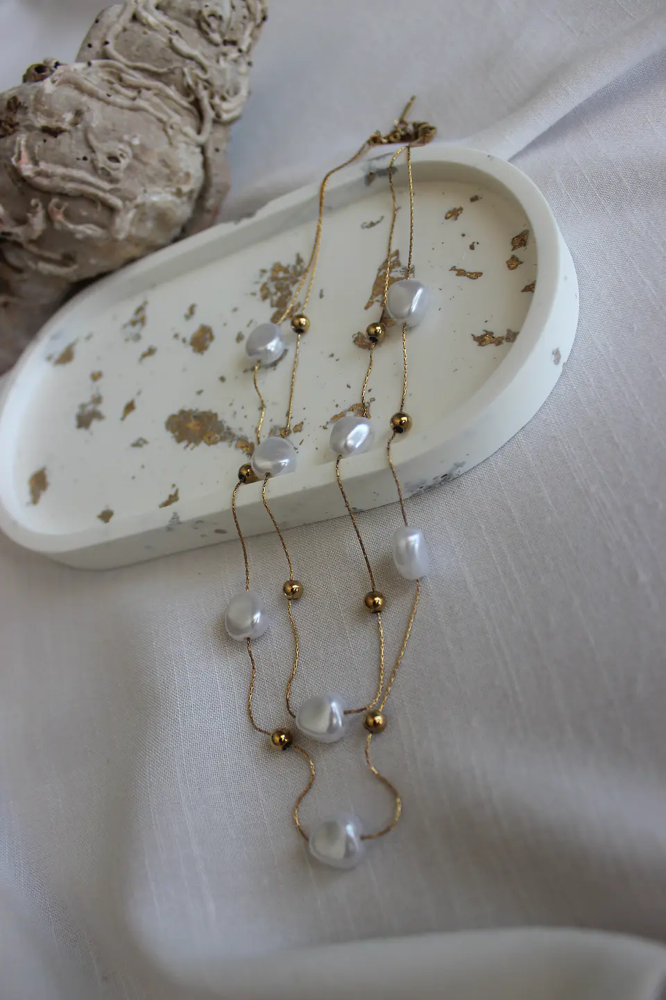 Naia - Colar Dourado e Branco 4