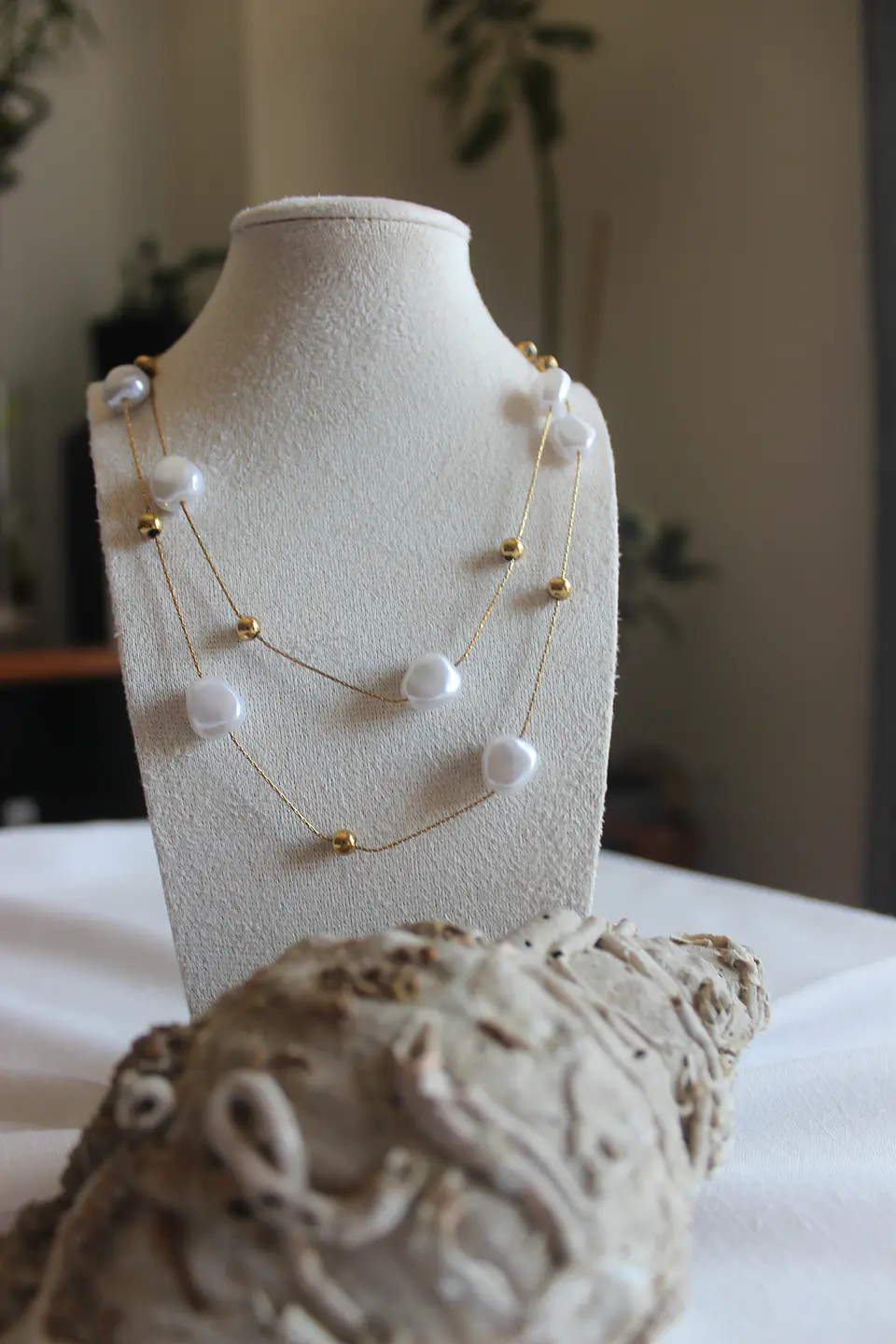 Naia - Colar Dourado e Branco 3