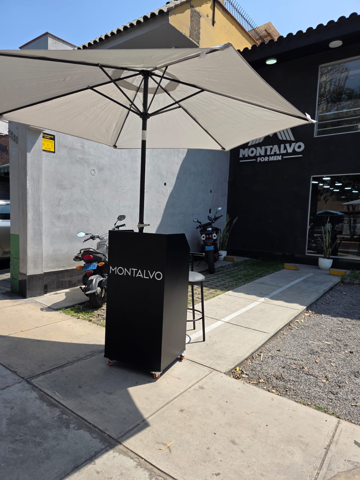 Módulo Valet Parking Color negro + Sombrilla 2