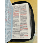 Biblia Tamaño Compacto (Tipo Chequera) RVR60 Con Cierre Morado/Negro 2