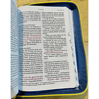 Biblia Compacta Letra Gigante NTV Con Índice y Cierre Azul 3