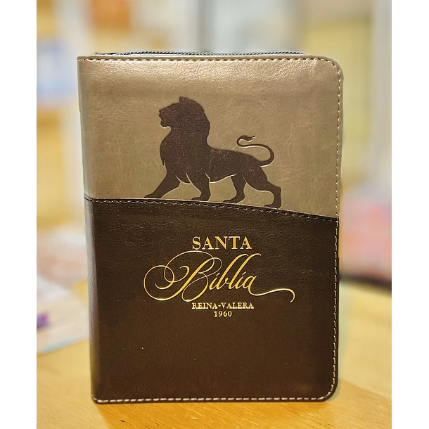 Biblia Compacta RVR60 Con Índice y Cierre León Negro/Gris 1