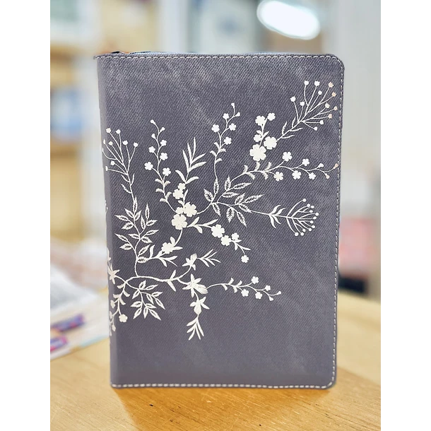 Biblia Compacta Letra Grande RVR60 Con Índice y Cierre Jeans 2