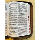 Biblia Tamaño Manual Letra Grande RVR60 Con Índice y Cierre Café 3