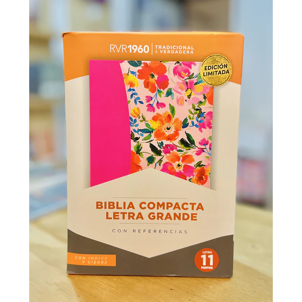 Biblia Compacta Letra Grande RVR60 Con Índice y Cierre Fucsia Floral 1