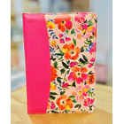 Biblia Compacta Letra Grande RVR60 Con Índice y Cierre Fucsia Floral 3