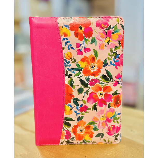 Biblia Compacta Letra Grande RVR60 Con Índice y Cierre Fucsia Floral 3