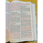 Biblia Tamaño Manual Letra Grande RVR60 Morado/Floral 2