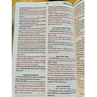Biblia Tamaño Manual Letra Grande RVR60 Con Asa y Broche Magnético Flores/Negro 3