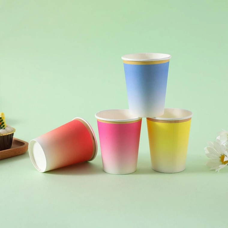 Vaso de Papel con Borde Amarillo – Diseño Degradado 1