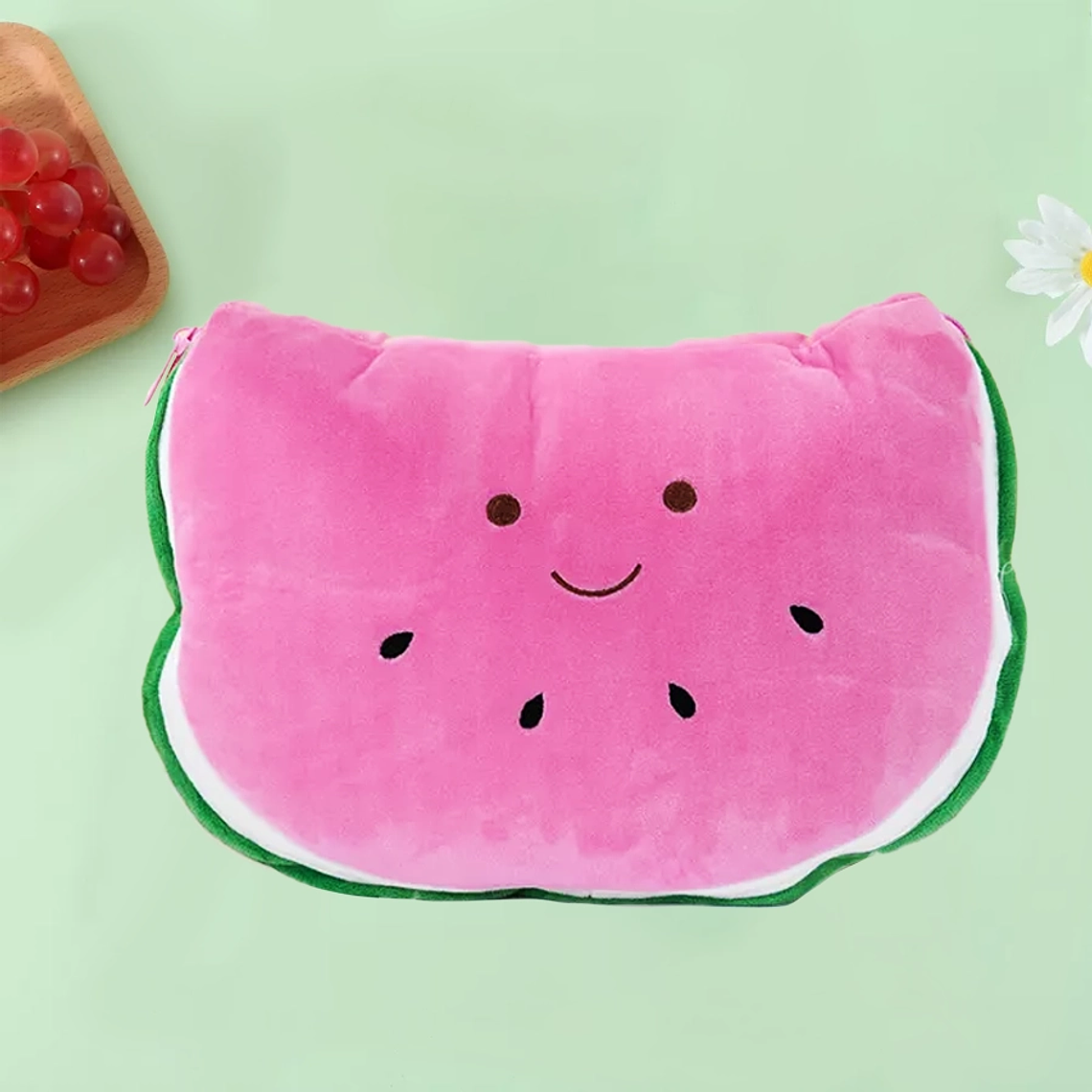 Almohada peluche con diseño de sandía 1