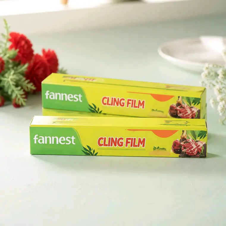 80 metros de Film plástico 30 cm de ancho. Precio por menor $3.200.- Precio por mayor $2.250.- (desde 6 unidades) 1