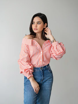 Camisera cuello de bandeja, manga abombada