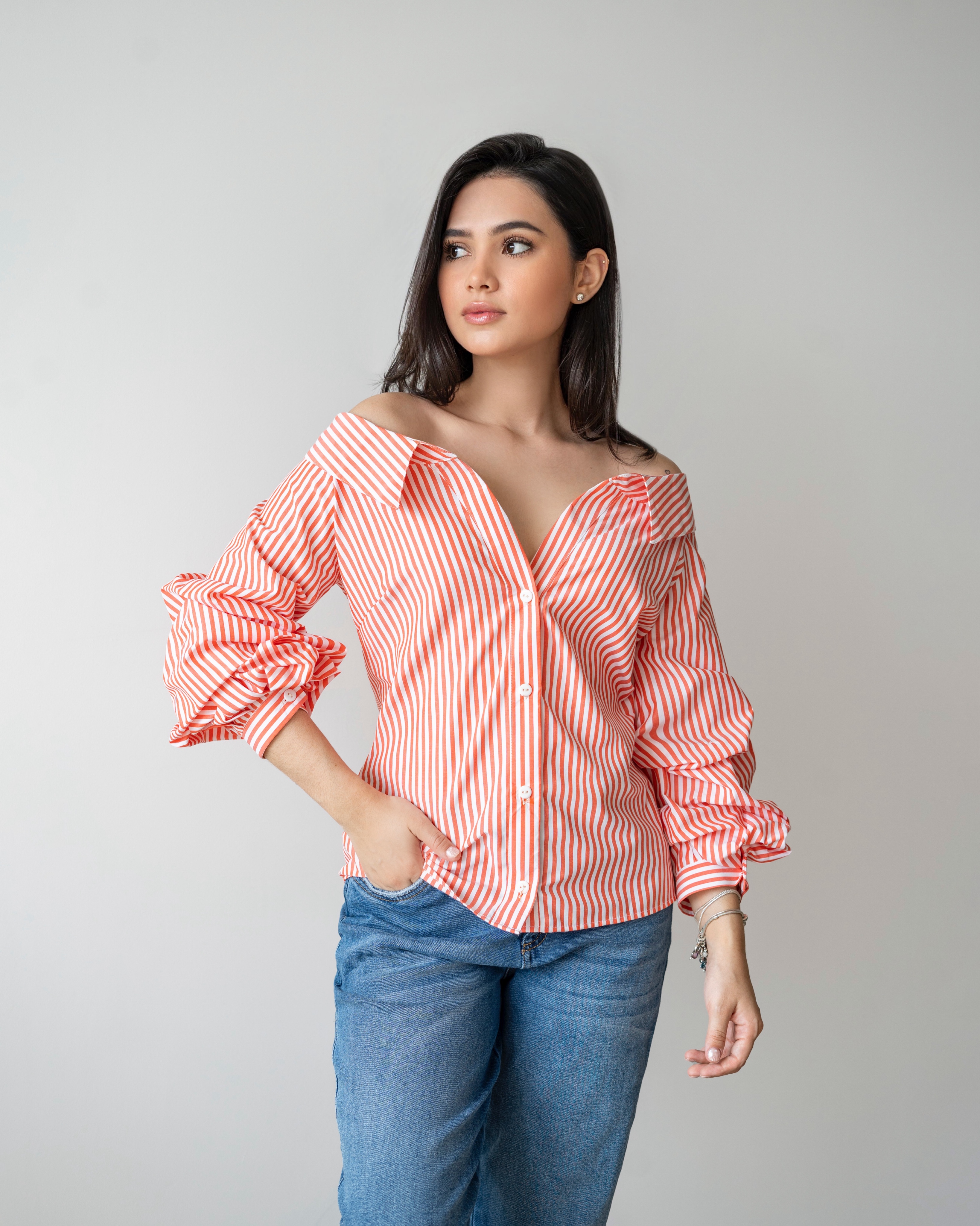 Camisera cuello de bandeja, manga abombada