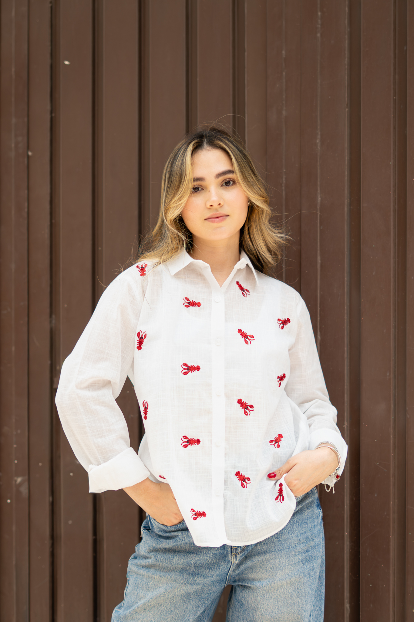 Camisa bordada langostas