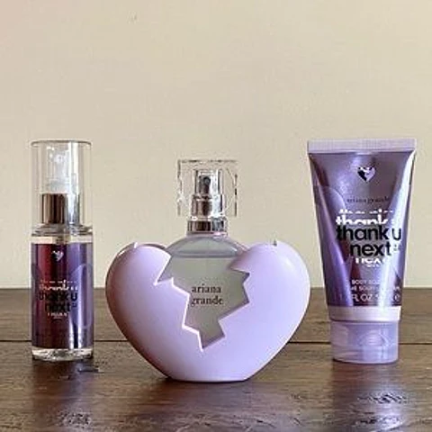 ESTUCHE ARIANA GRANDE THANK U, NEXT 2.0 (3 PIEZAS)