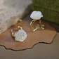 Ear Cuff Flor de Rosa Madrepérola - Thumbnail 2