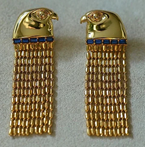 Brincos com cabeça de águia Egípcia