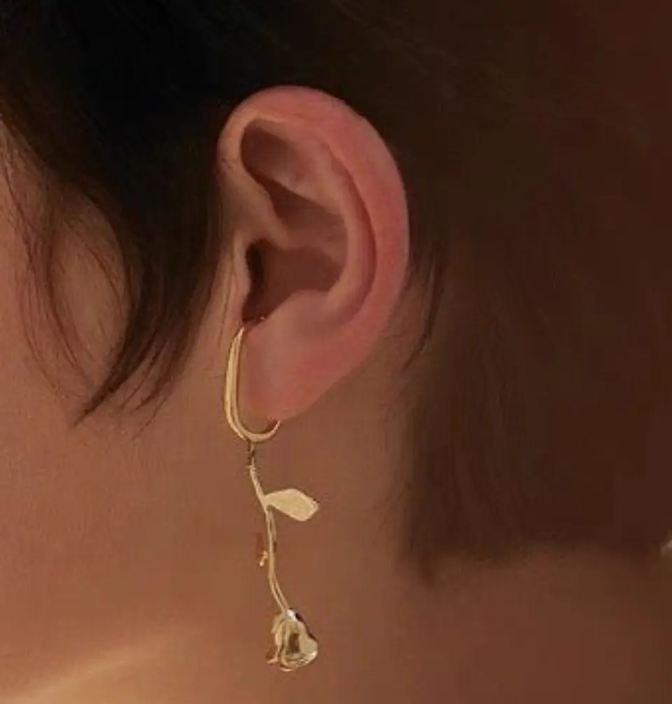 Ear Cuff Linha Fluida Rosa Flor - Uma peça 2