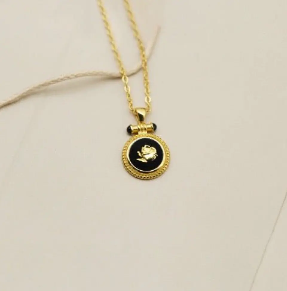 Colar Rosa Vintage em Prata 1