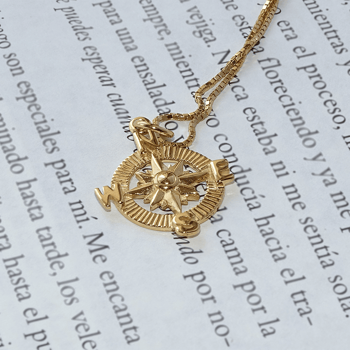 Collar De Plata Con Baño De Oro Brújula 5