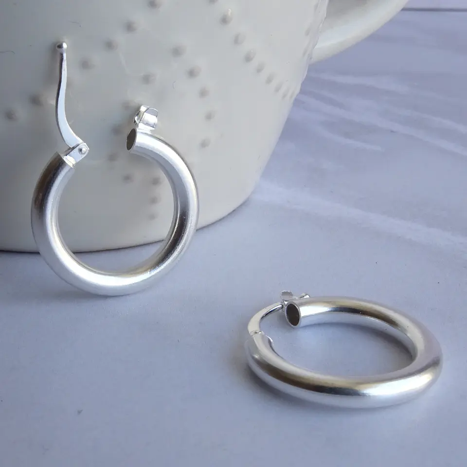 TÍTULO Argollas Gruesas Plata 925 · 20 mm 3