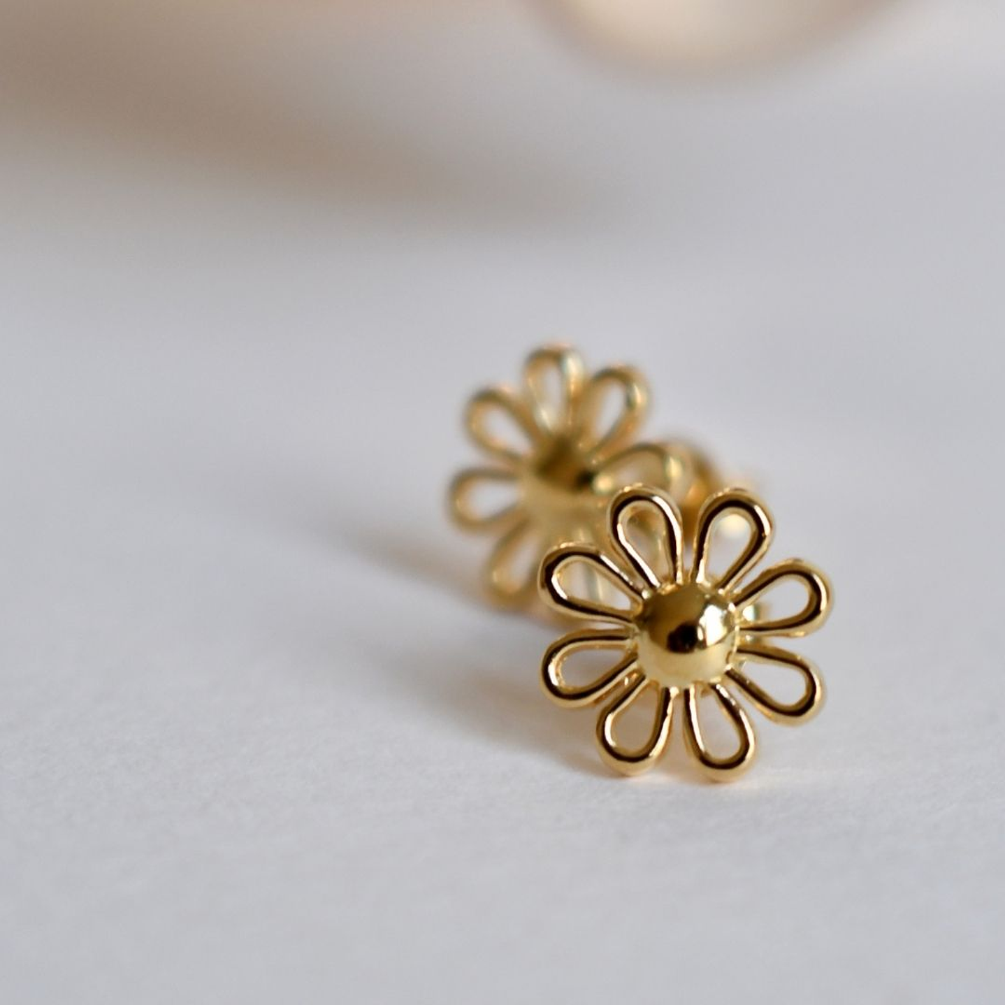 Aritos De Plata Con Baño De Oro Margarita Doradas 3