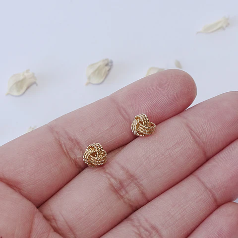 Aritos de Plata con Baño de Oro Nudo