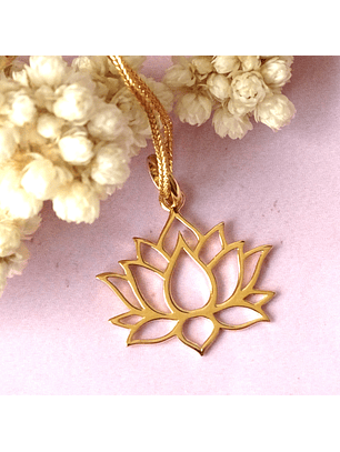 Collar De Plata Con Baño De Oro Flor de Loto