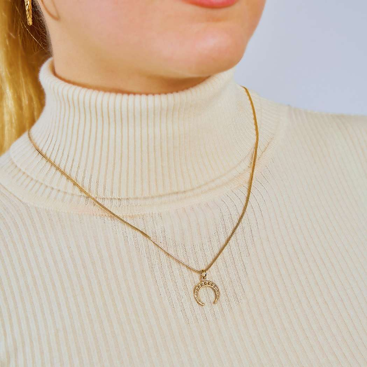 Collar De Plata Con Baño De Oro Luna Creciente 2