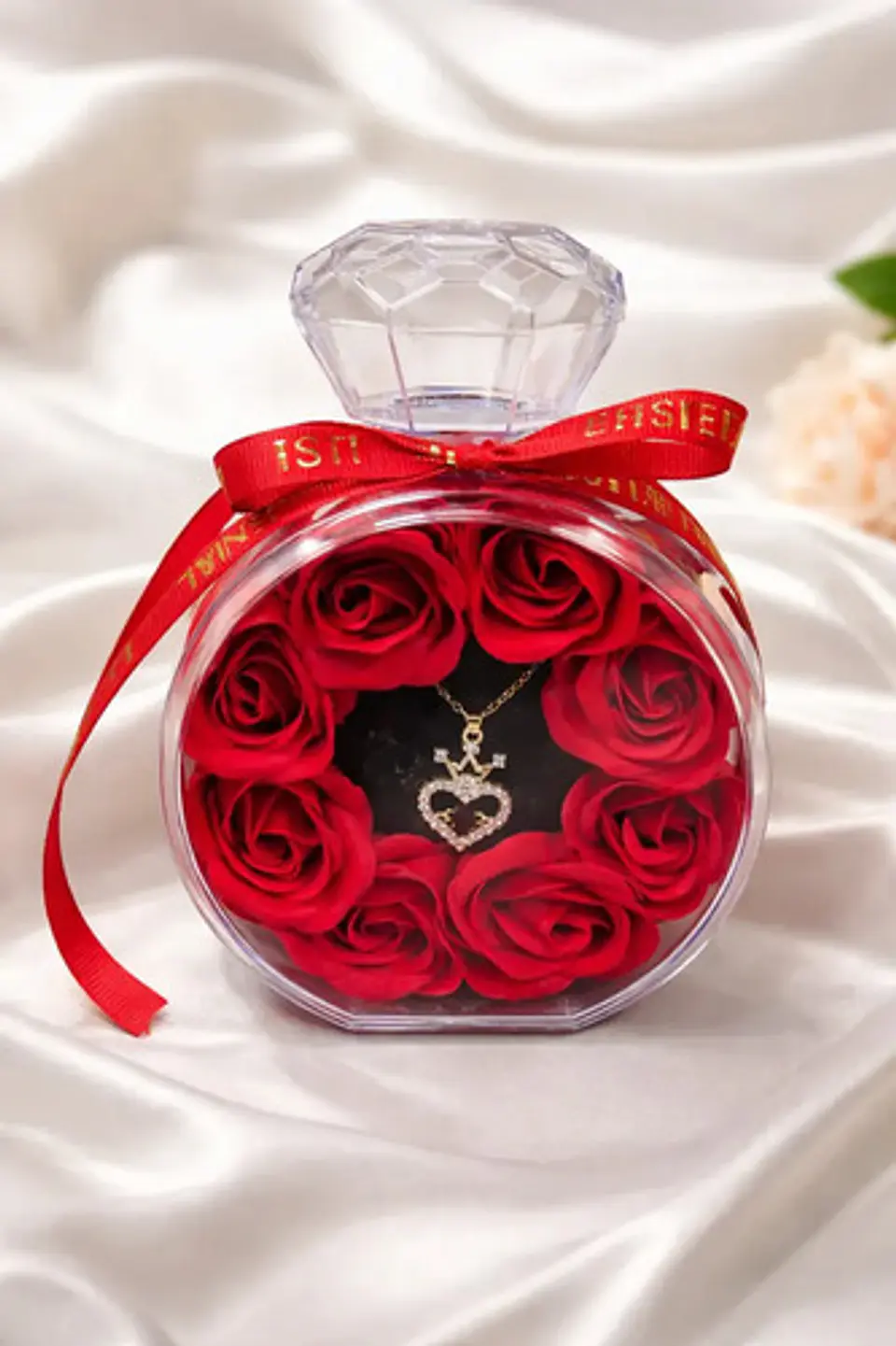 Caja De Rosas Con Collar Dije Corazón Corona Regalo Para Muj 1