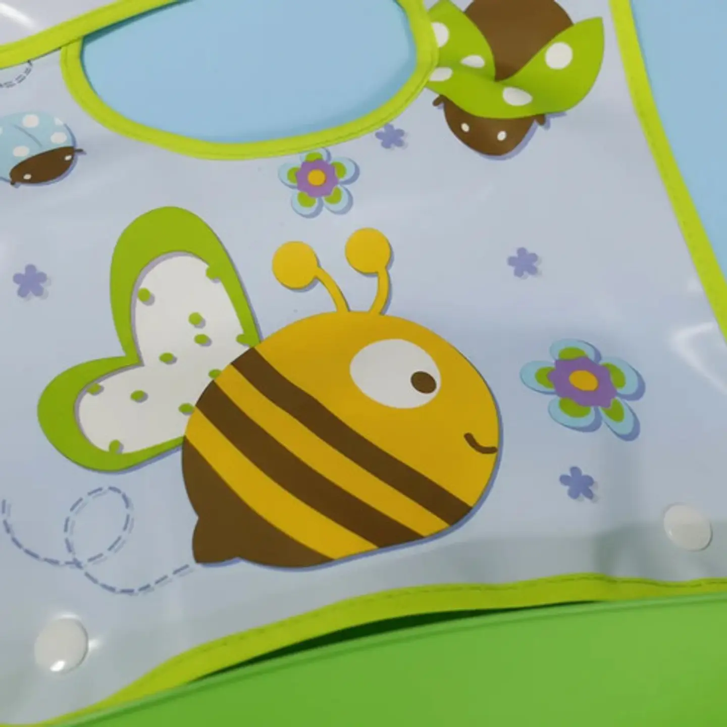 Babero En Silicona Para Bebe Ajustable Ref 12265  11