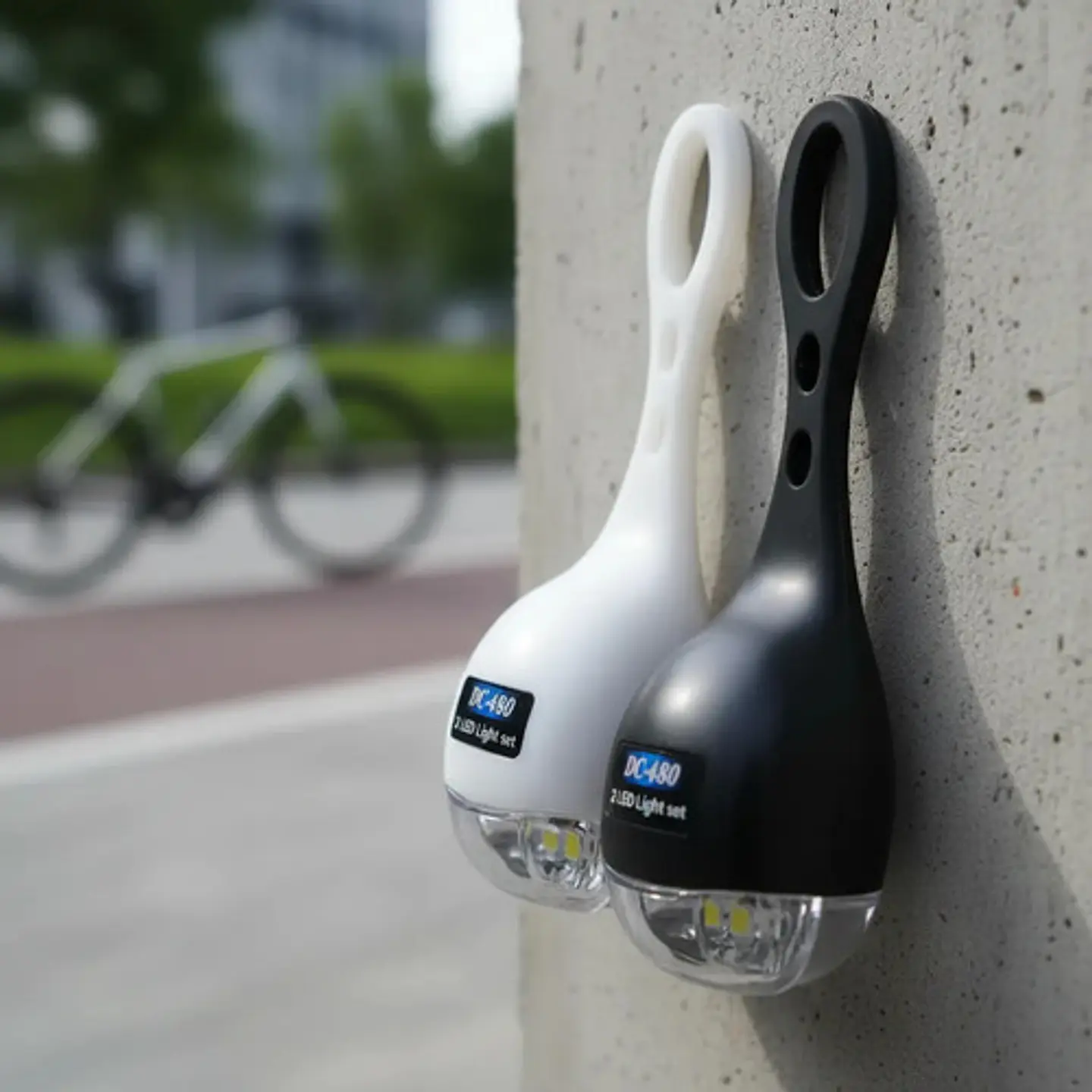 Luz Led Para Bicicleta Sapitos Color Blanco Y Negro Dc-488 4