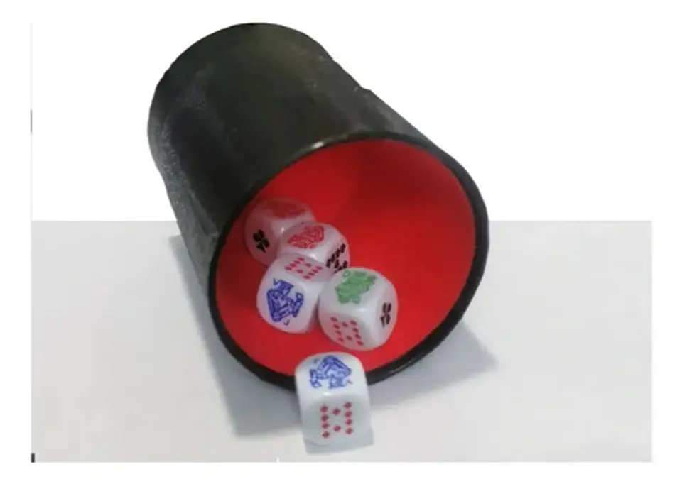 Cacho Yahtzee Juego De Mesa Tatuco Con Paño + 5 Dados 6