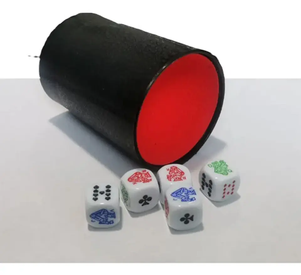 Cacho Yahtzee Juego De Mesa Tatuco Con Paño + 5 Dados 7