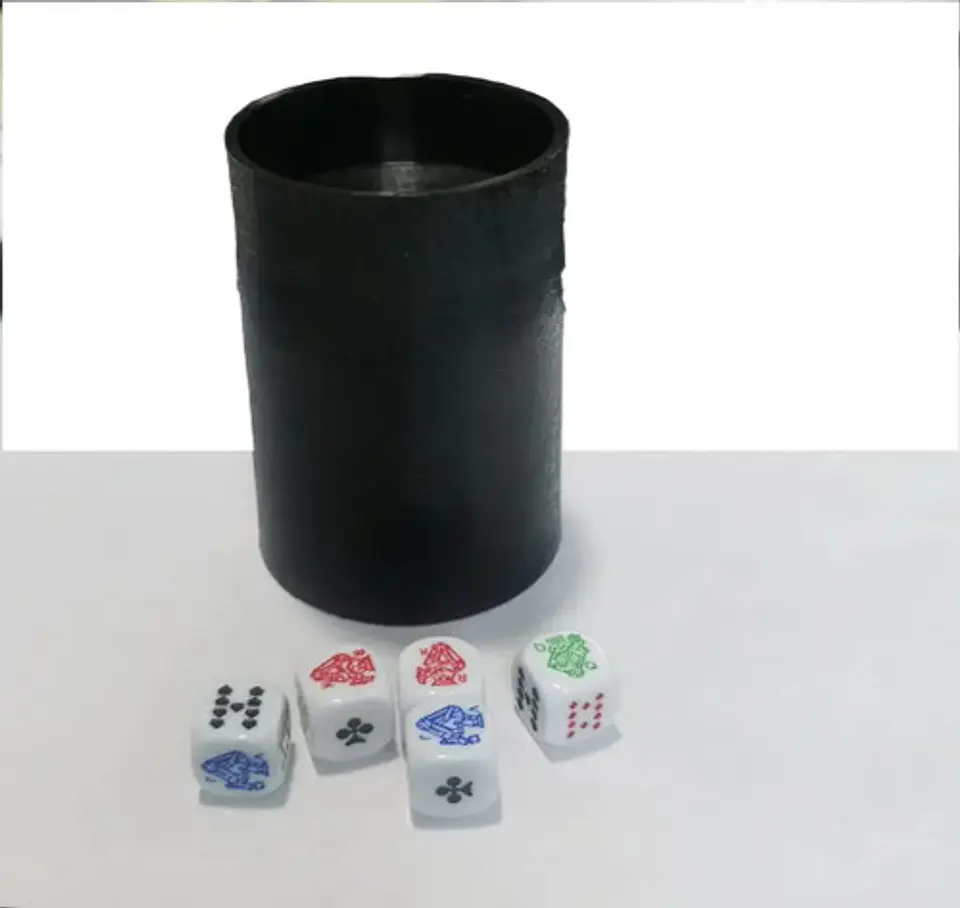 Cacho Yahtzee Juego De Mesa Tatuco Con Paño + 5 Dados 8